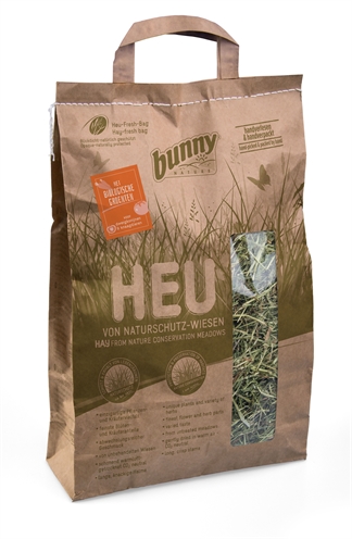 Bunny nature natuurweide hooi met groente product afbeelding